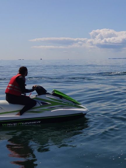 jet ski sur un lac en Bretagne