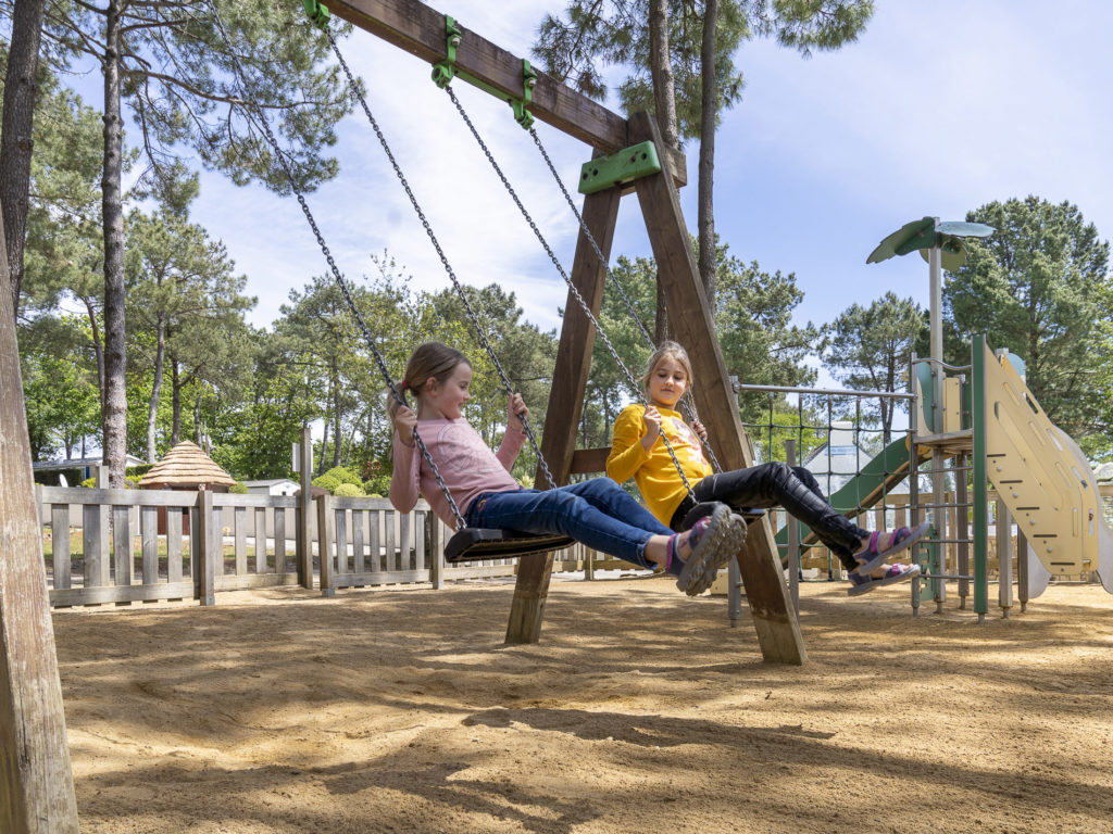Espace de jeu pour enfant au camping Le Fort Espagnol