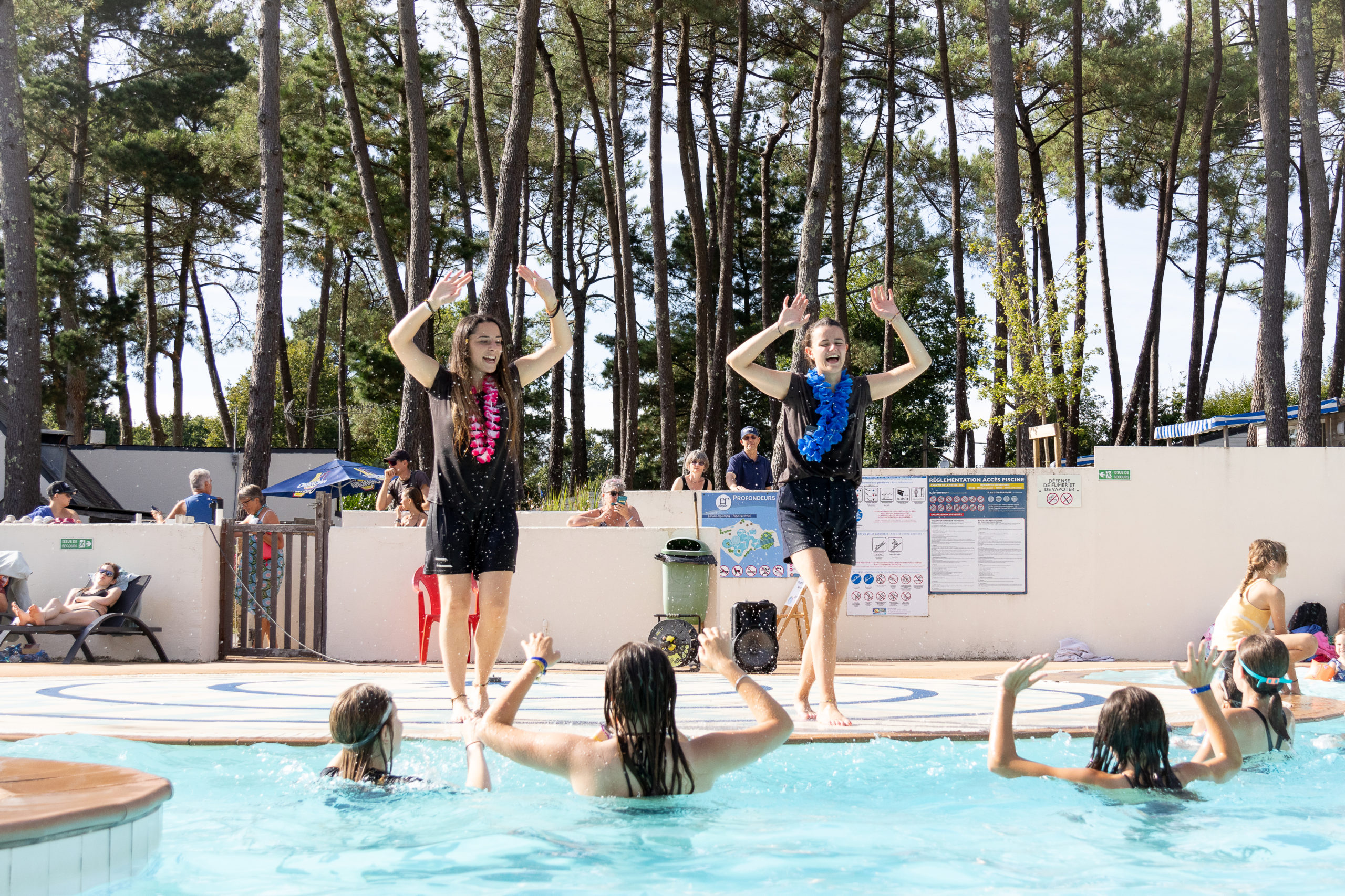 Cours collectif dans une piscine de camping Breton