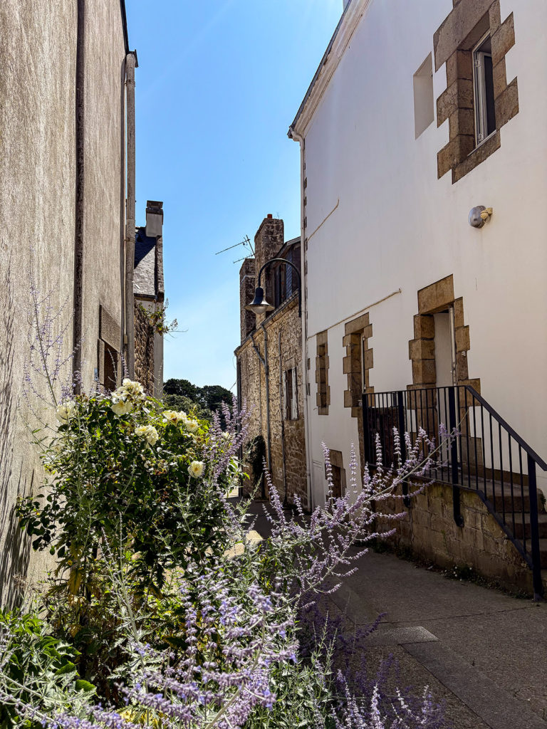 Petite ruelle d'un village Breton